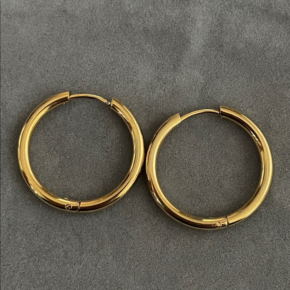 Oma the Label Shiny Gold Hoops